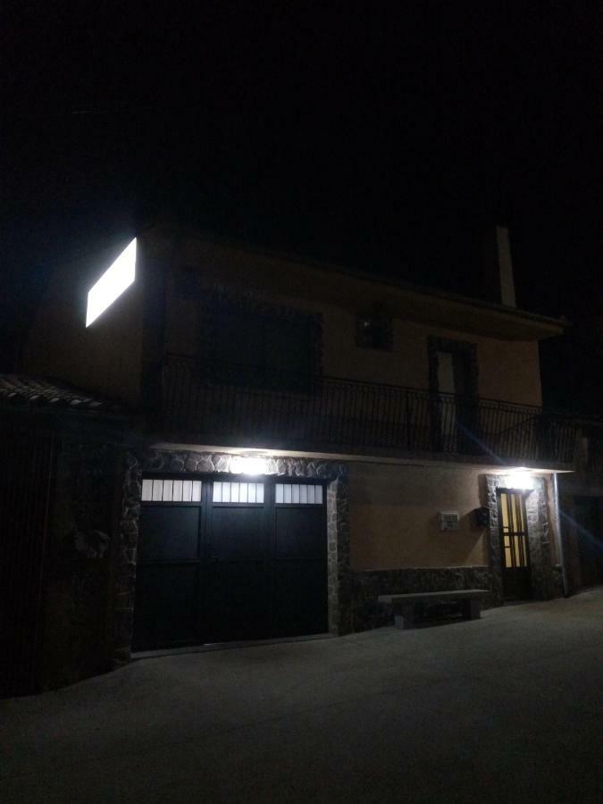 Casa Rural El Carrascal Valdefuentes de Sangusin Exterior foto