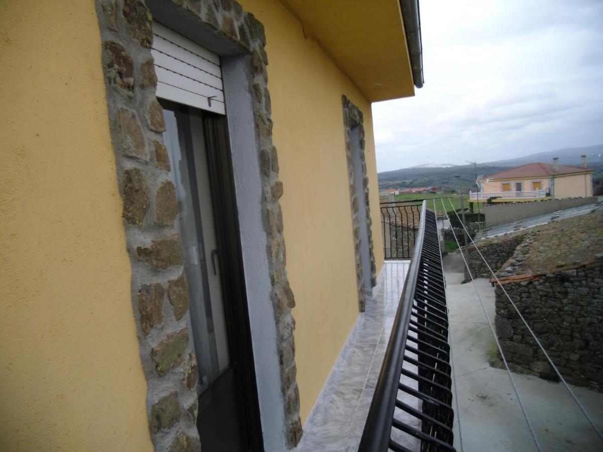 Casa Rural El Carrascal Valdefuentes de Sangusin Exterior foto